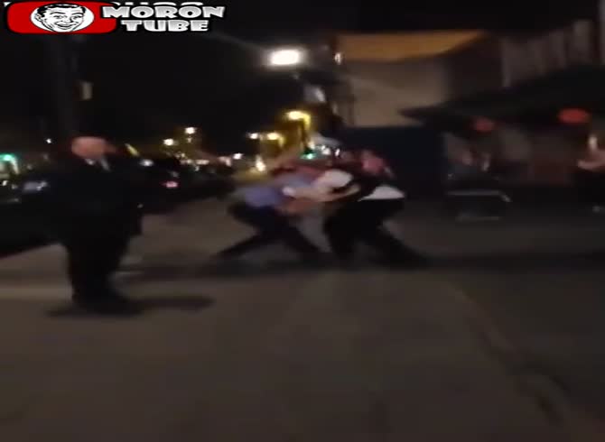 Video :It is never a smart idea to start a fight with an MMA bouncer